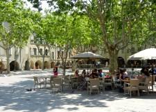Uzes