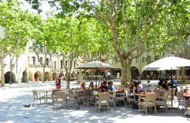 Uzes